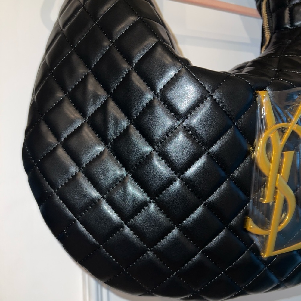 BLACK QUILTED HOBO BAG 💕🤍🪞🪩 NEW - Picture 4 of 8